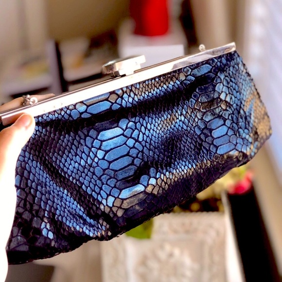 Daisy Fuentes Handbags - Vintage Daisy Fuentes Clutch